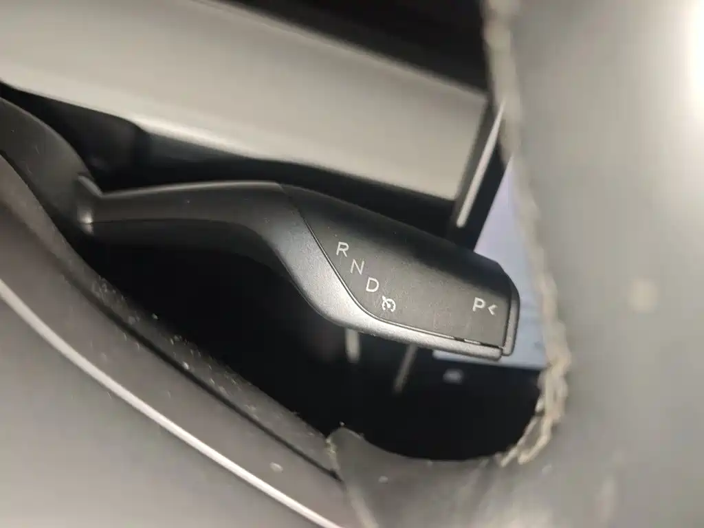 Tesla Model 3 — миниатюра 7