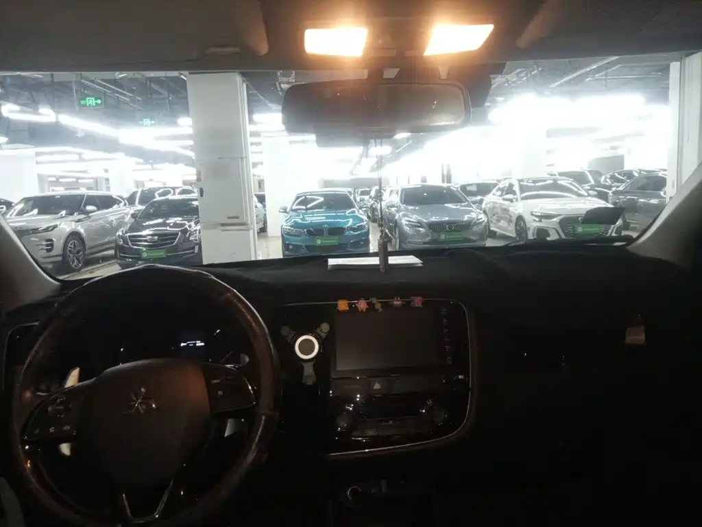 Mitsubishi Outlander — миниатюра 10
