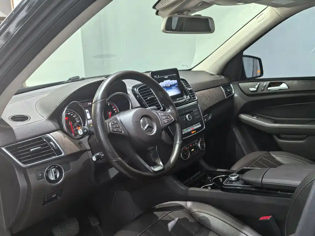 Mercedes-Benz GLE (Import) — миниатюра 22