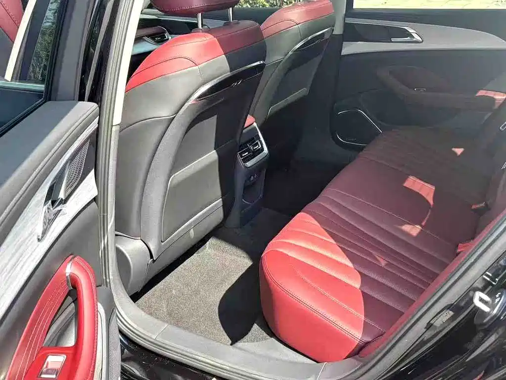 Hongqi H5 2025 2.0T AT
