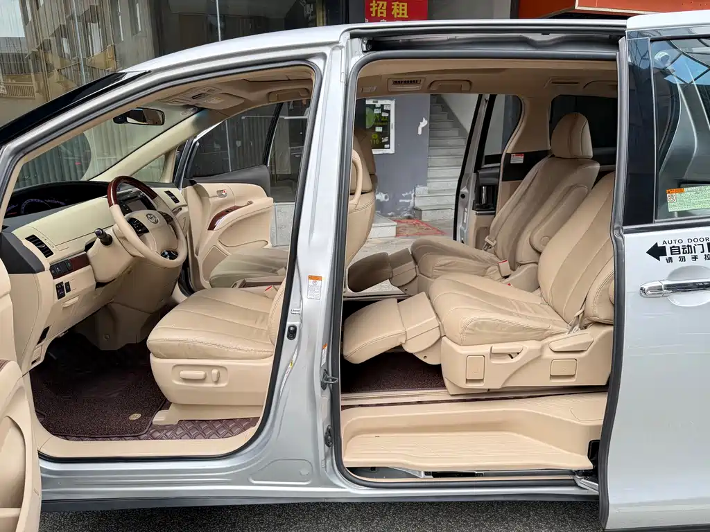 Toyota Previa — миниатюра 14