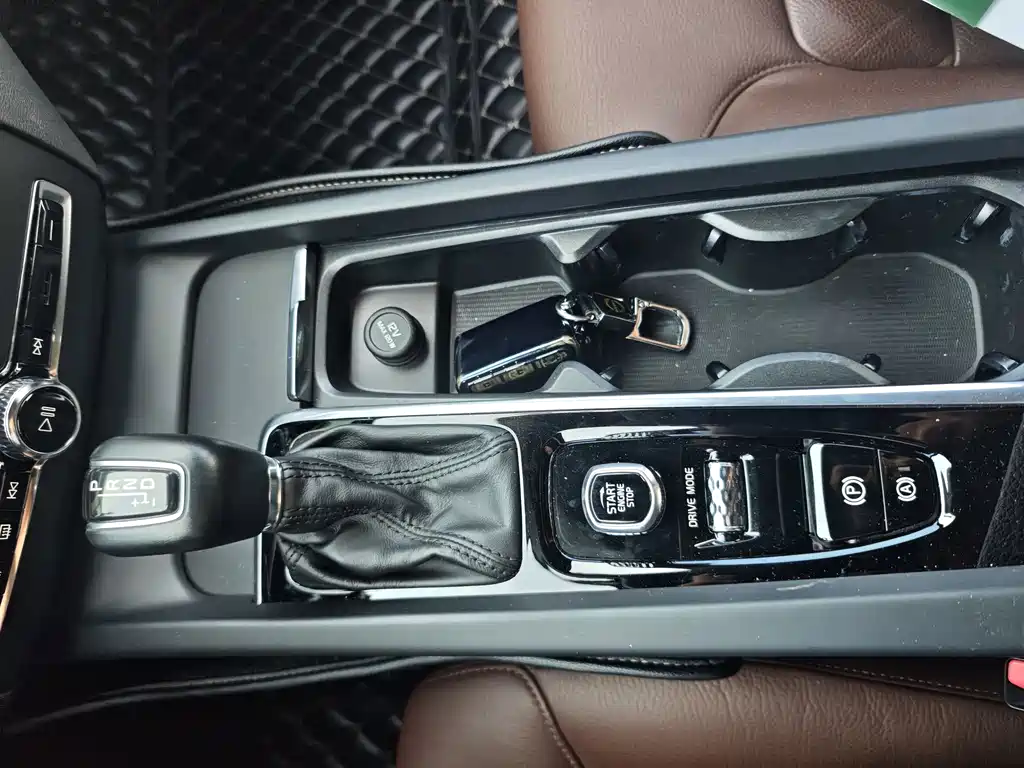 Volvo XC60 — миниатюра 13