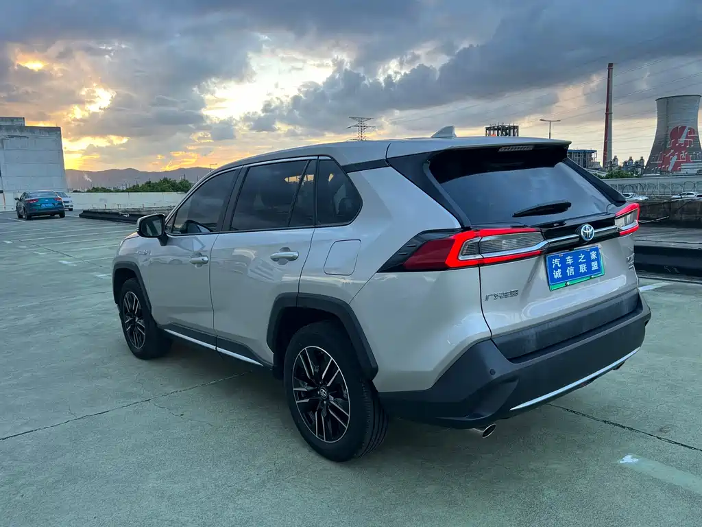 Toyota Wildlander New Energy — миниатюра 8