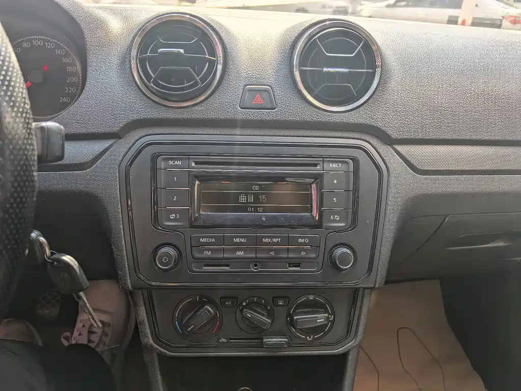 Volkswagen Jetta — миниатюра 21