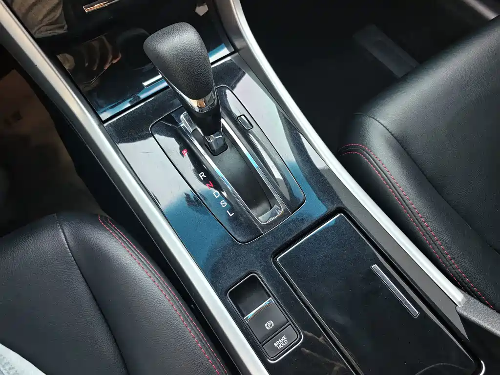 Honda Accord — миниатюра 14