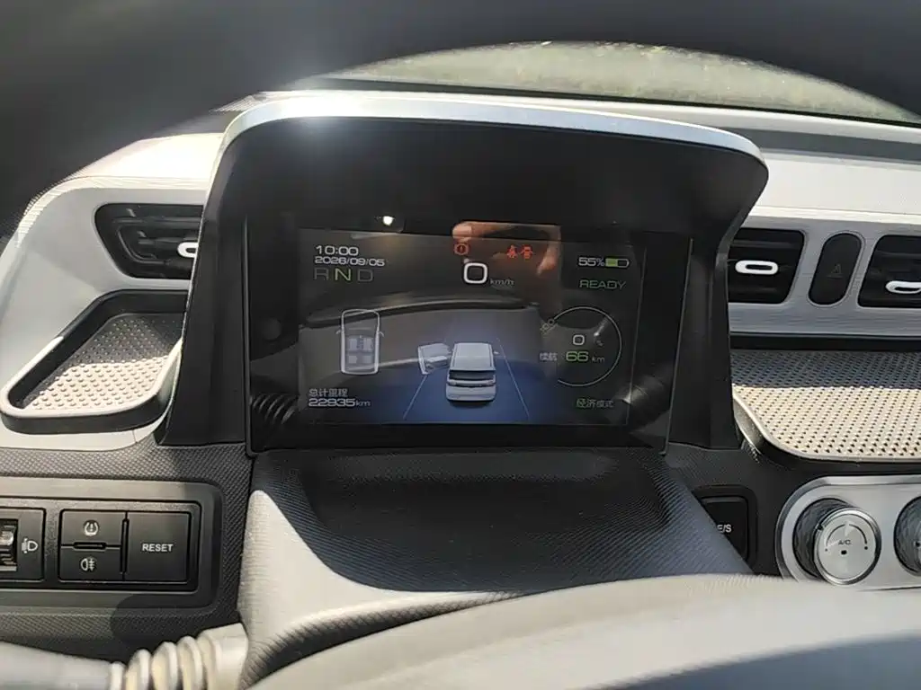 Wuling MINIEV — миниатюра 12