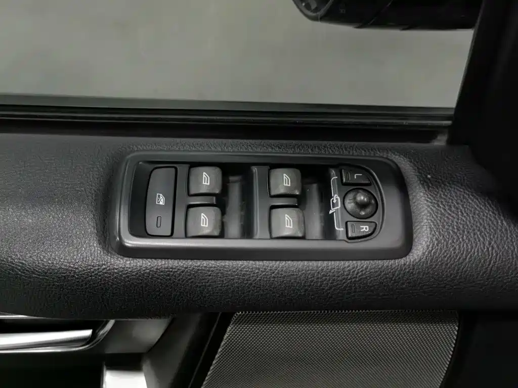 Land Rover Discovery — миниатюра 9