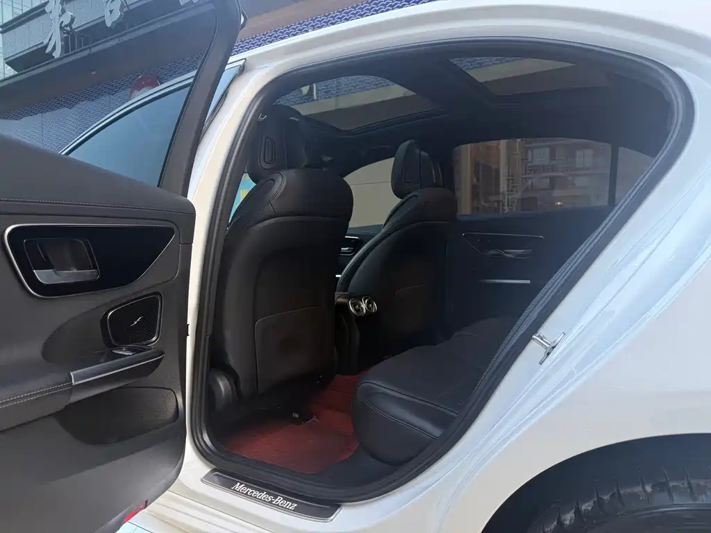 Mercedes-Benz C-Class — миниатюра 6