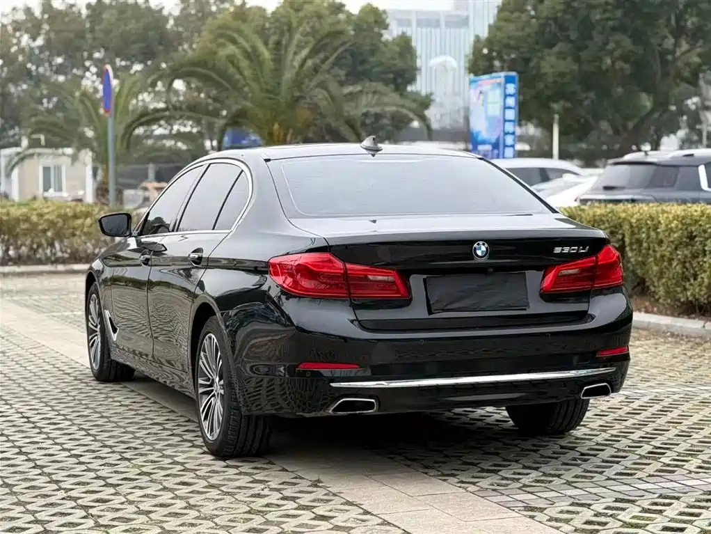 BMW 5 SERIES