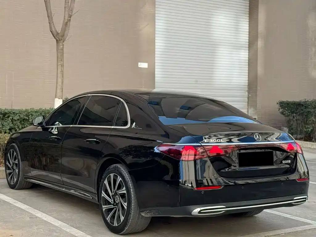 Mercedes-Benz E-Class — миниатюра 7