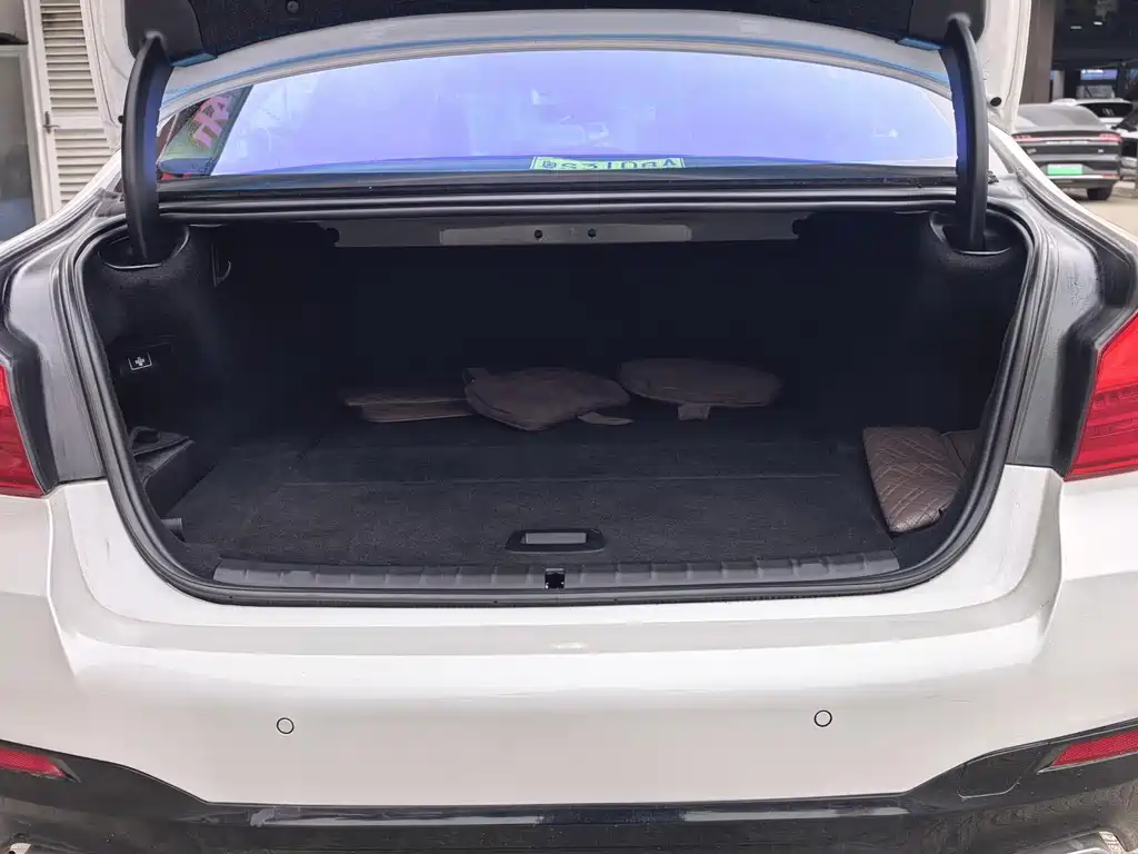 BMW 5 Series New Energy — миниатюра 29