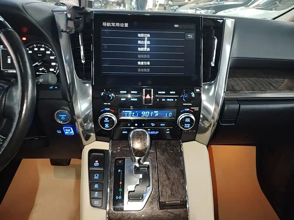 Toyota Vellfire — миниатюра 13