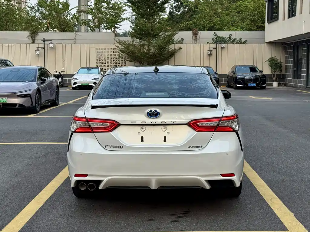 Toyota Camry — миниатюра 8