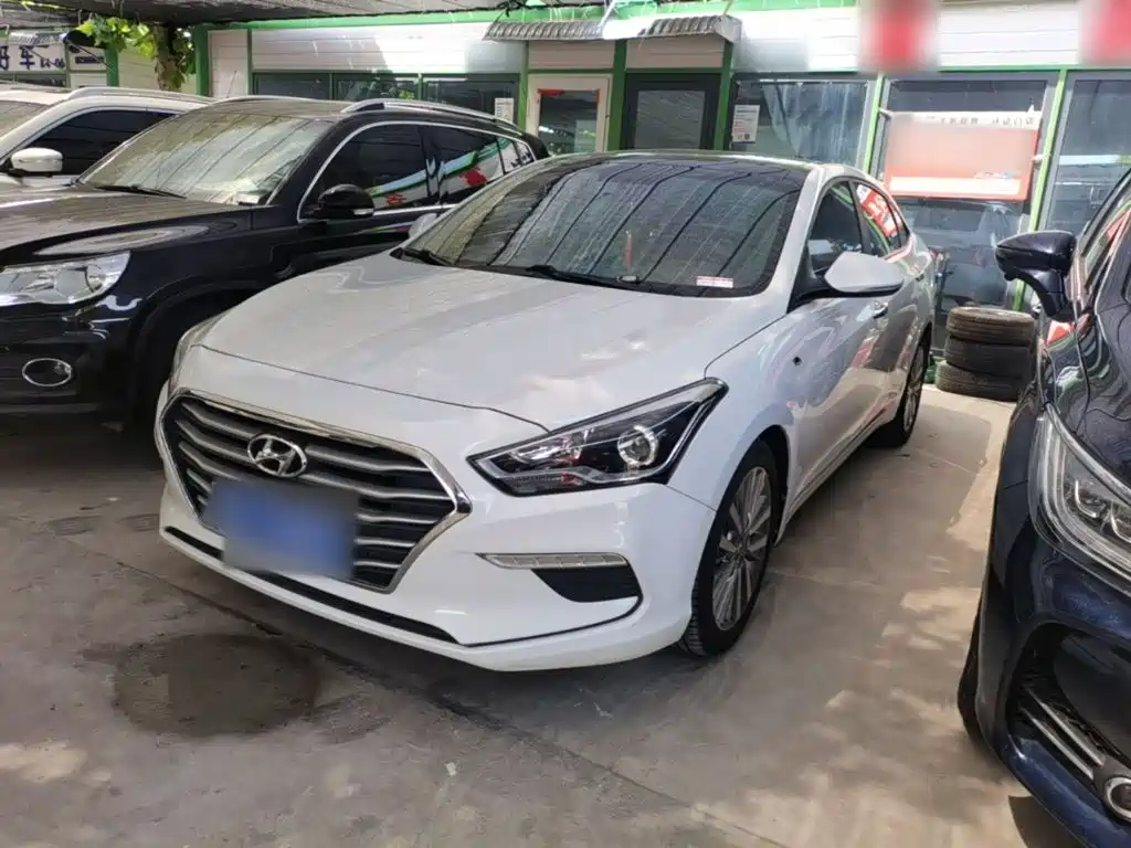 Hyundai Mistra 2017 1.8L AT GLS V