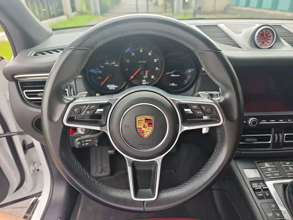 Porsche Macan — миниатюра 6