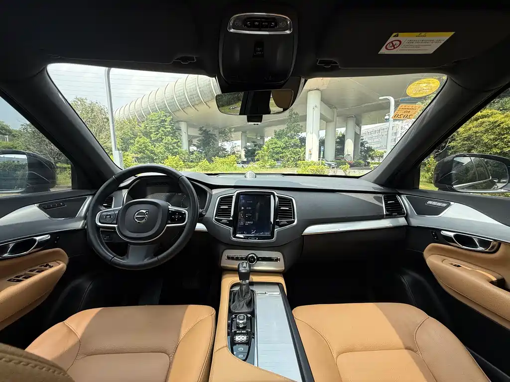 Volvo XC90 2018 T6 5 мест