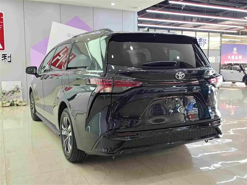 Toyota Granvia — миниатюра 6