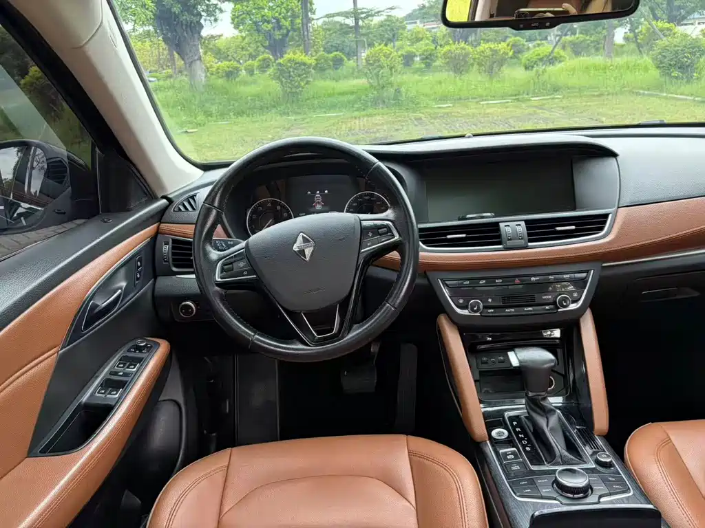 Borgward BX7 — миниатюра 6