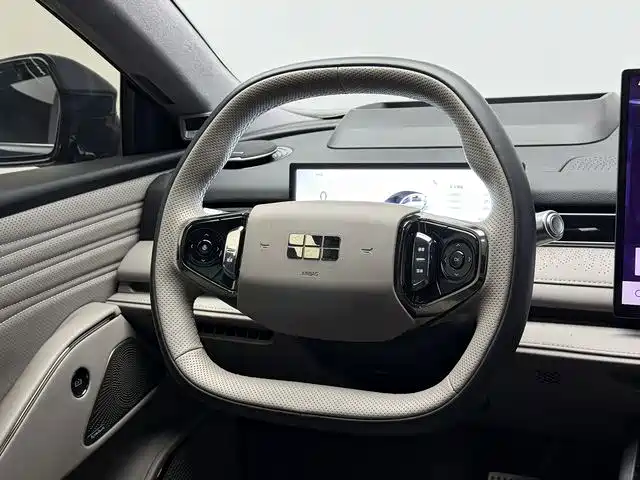 Geely Galaxy Galaxy 8 8 2025 130km EM-P