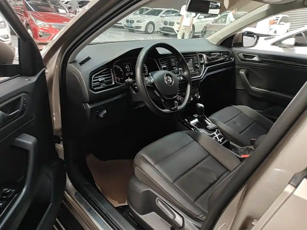 Volkswagen T-Roc — миниатюра 15