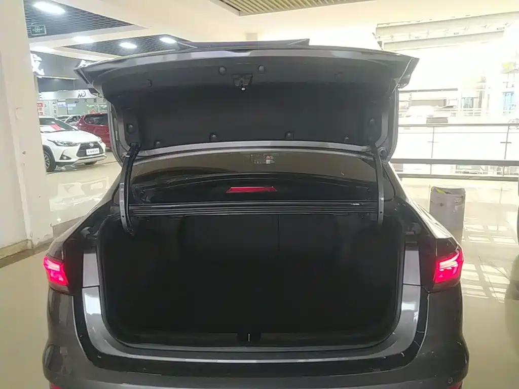 Geely Emgrand — миниатюра 19