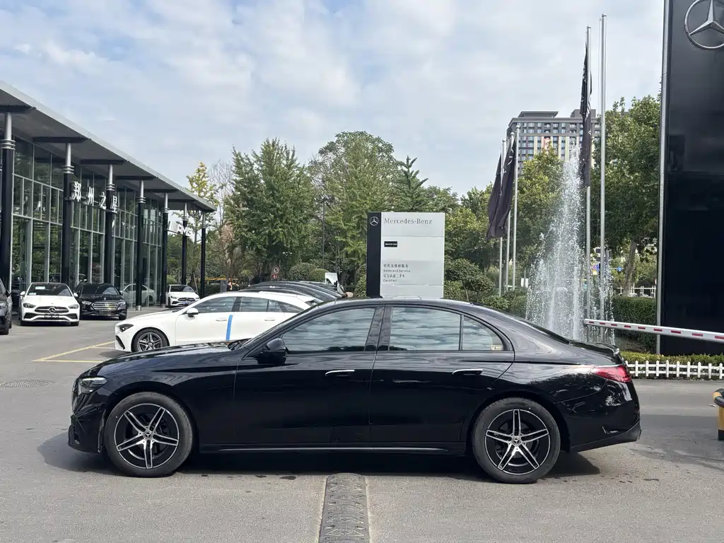 Mercedes-Benz E-Class (Import) — миниатюра 3
