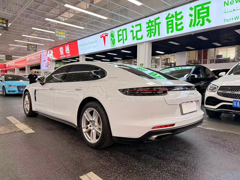 Porsche Panamera Hybrid — миниатюра 7