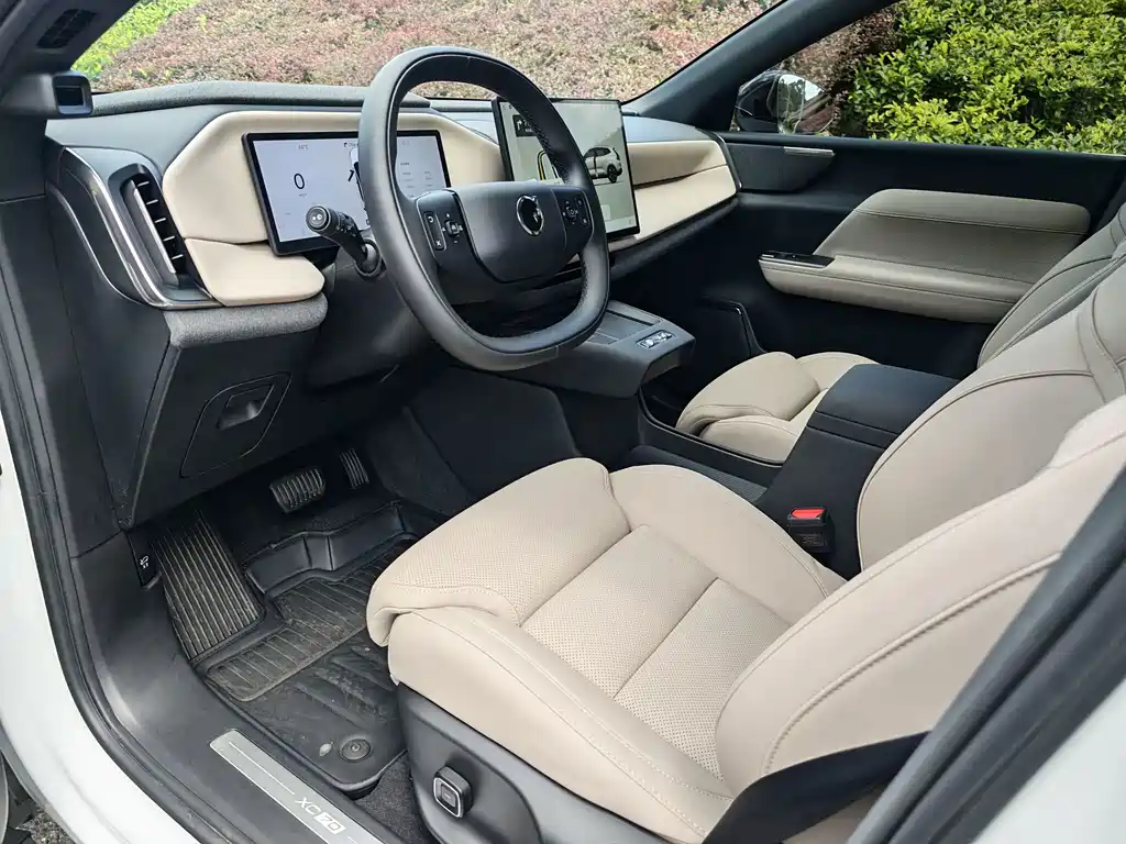 Volvo XC70 PHEV — миниатюра 6