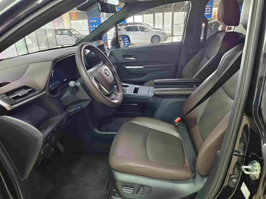 Toyota Granvia — миниатюра 8