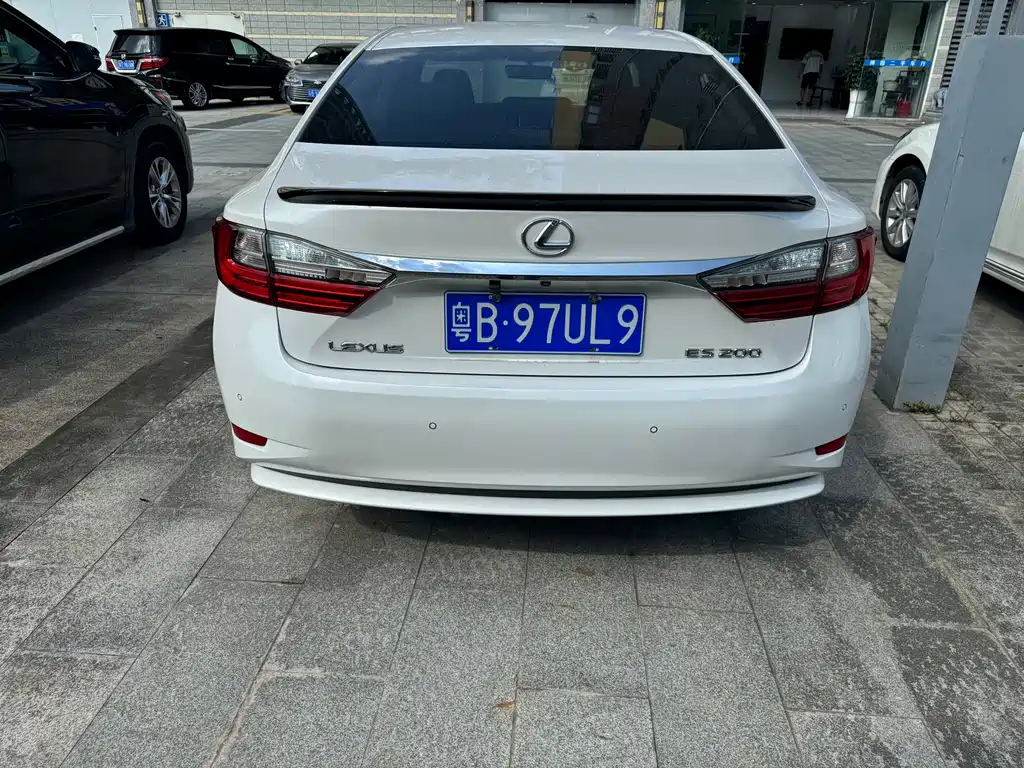 Lexus ES — миниатюра 7