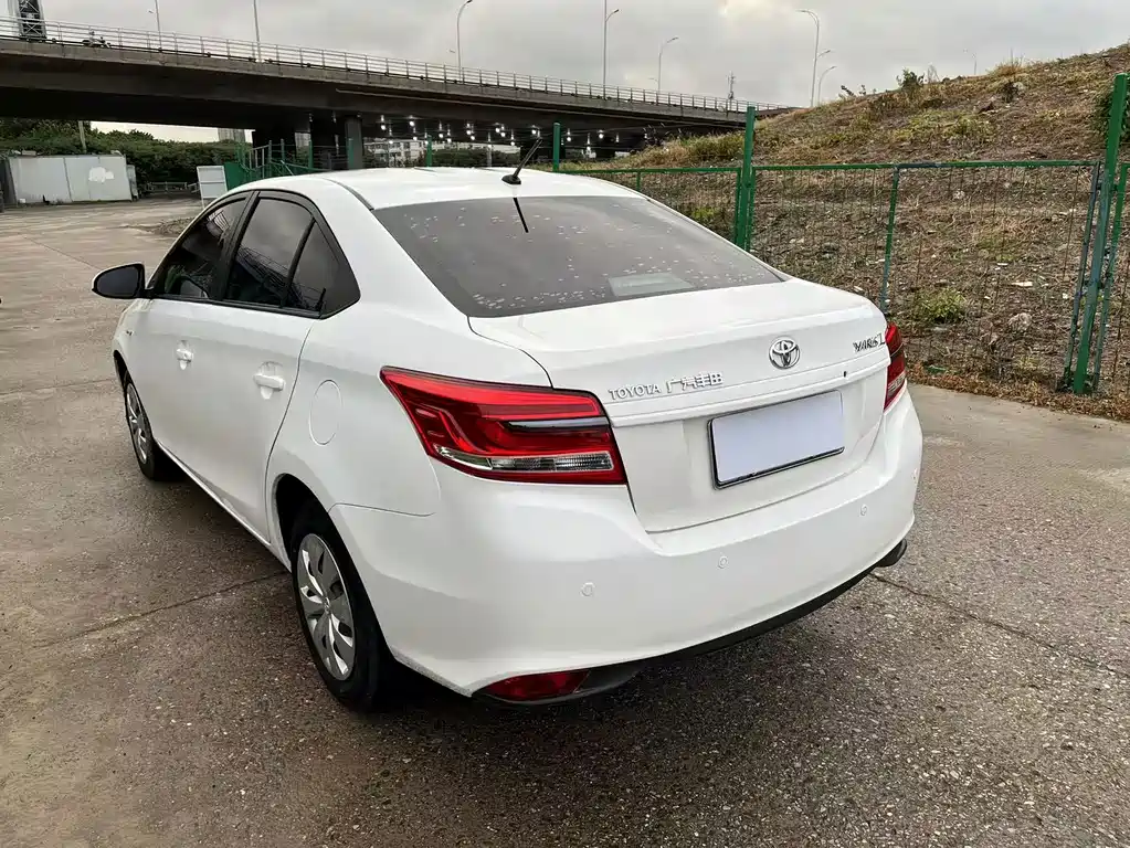 Toyota Yaris L — миниатюра 6