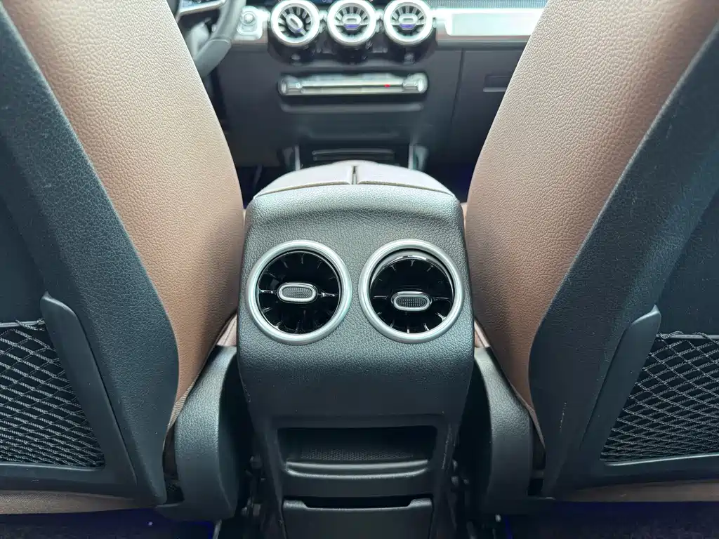 Mercedes-Benz GLB — миниатюра 19