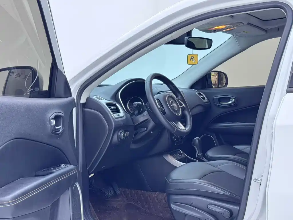 Jeep Compass — миниатюра 6