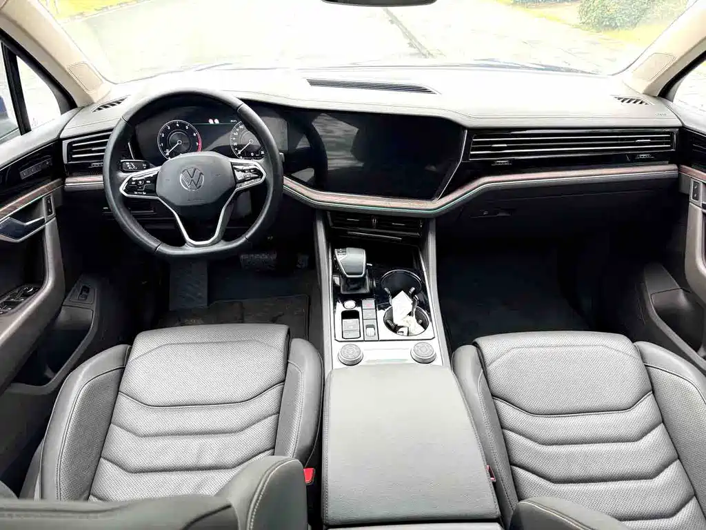Volkswagen Touareg 2021 3.0TSI Sport