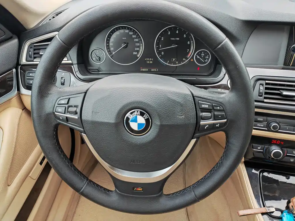 BMW 5 Series — миниатюра 12