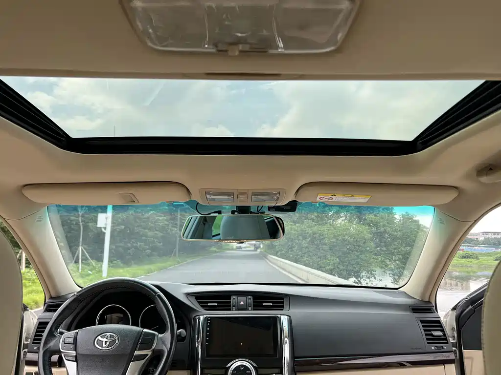 Toyota Reiz — миниатюра 5