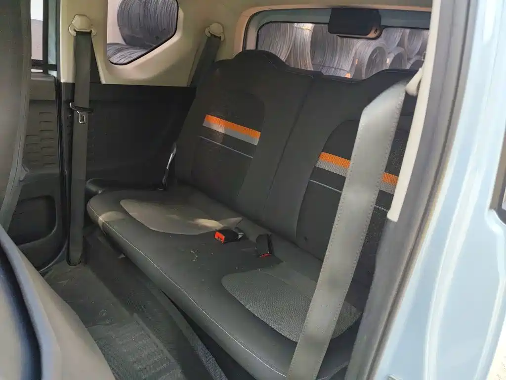 Wuling MINIEV — миниатюра 13