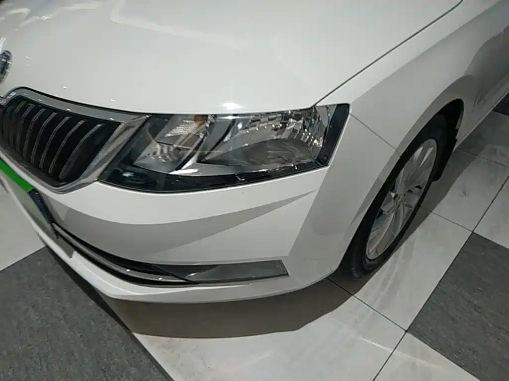 Skoda Rapid — миниатюра 24