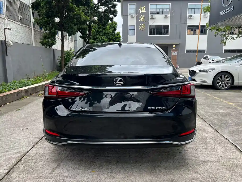 Lexus ES — миниатюра 8