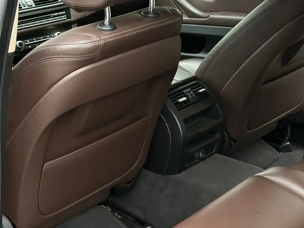BMW 5 Series — миниатюра 8