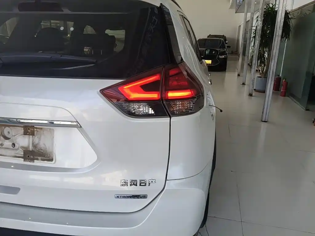 Nissan X-Trail — миниатюра 8