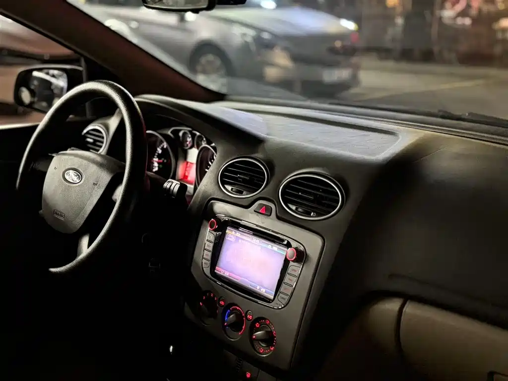 Ford Focus 2013 1.8L AT