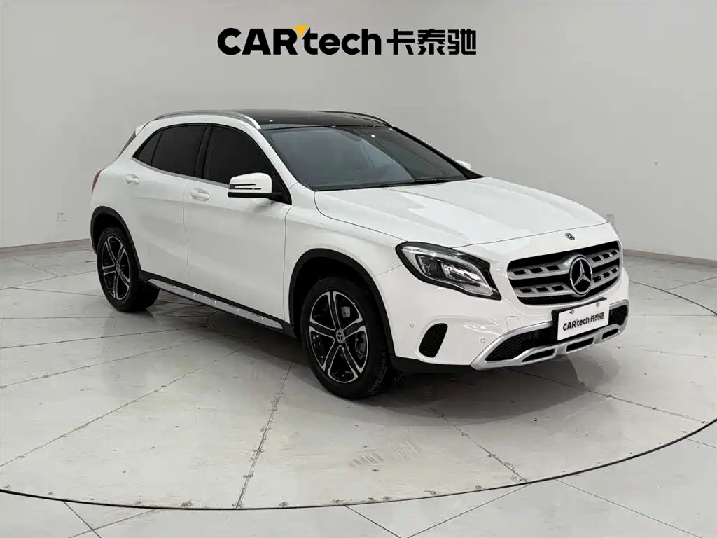 MERCEDES-BENZ GLA
