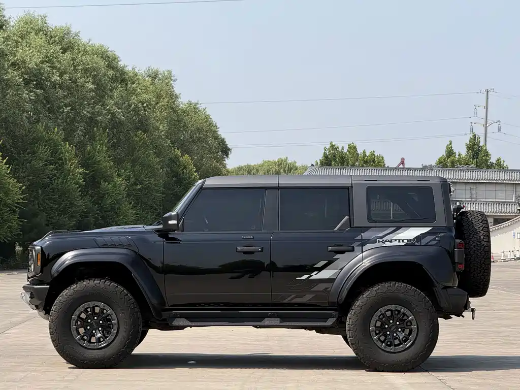 Ford Bronco (Import) — миниатюра 4