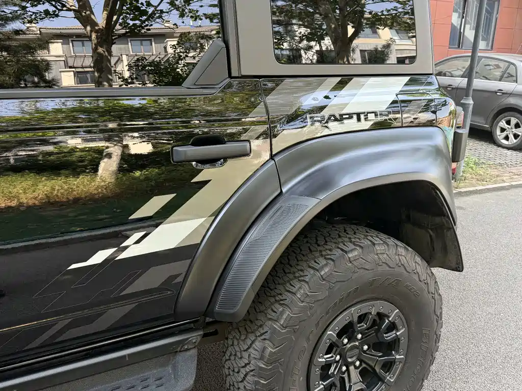 Ford Bronco (Import) — миниатюра 20
