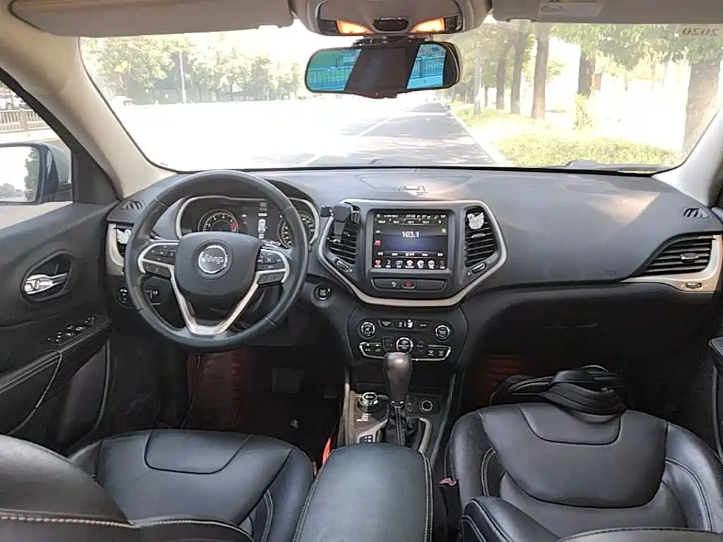 Jeep Cherokee — миниатюра 10