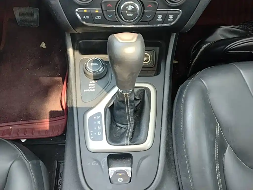 Jeep Cherokee — миниатюра 14