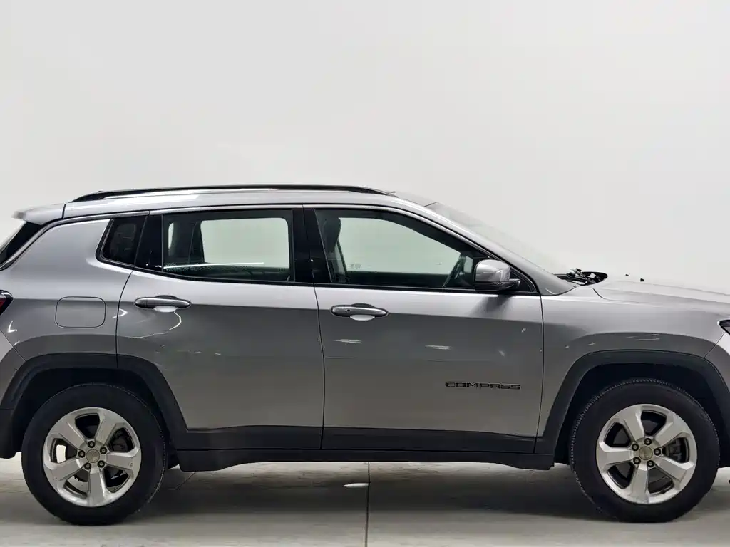 Jeep Compass — миниатюра 7