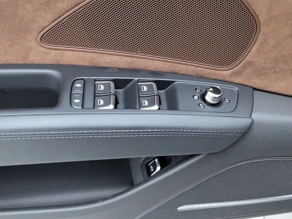 Audi A8 — миниатюра 9