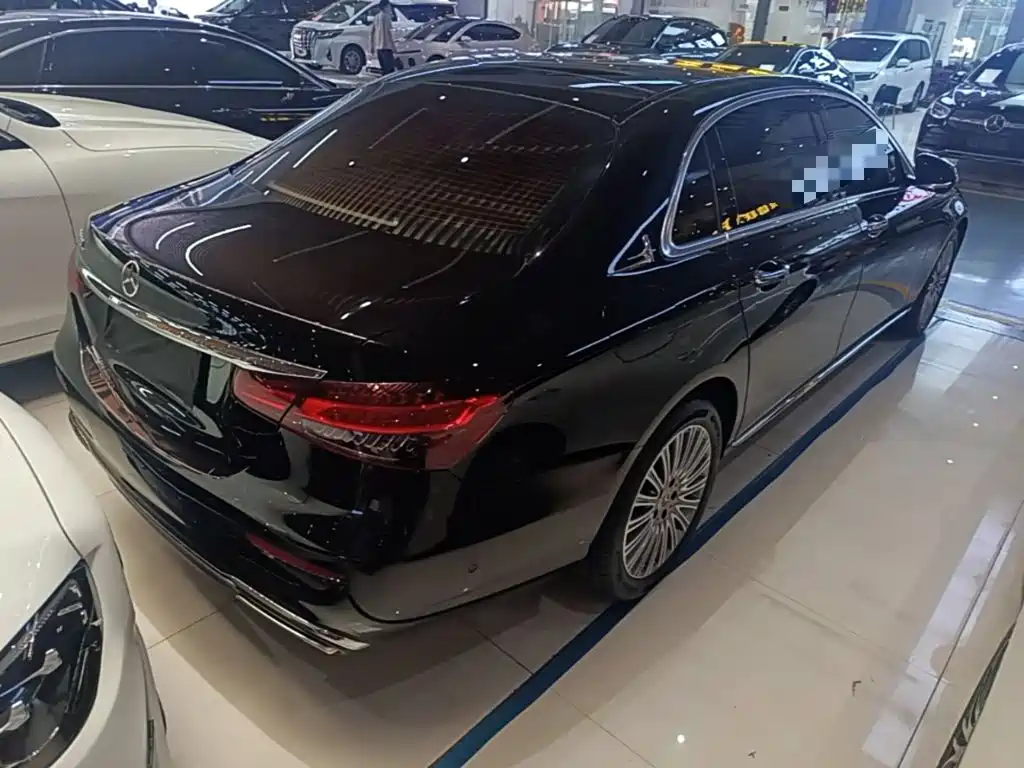 Mercedes-Benz E-Class — миниатюра 7